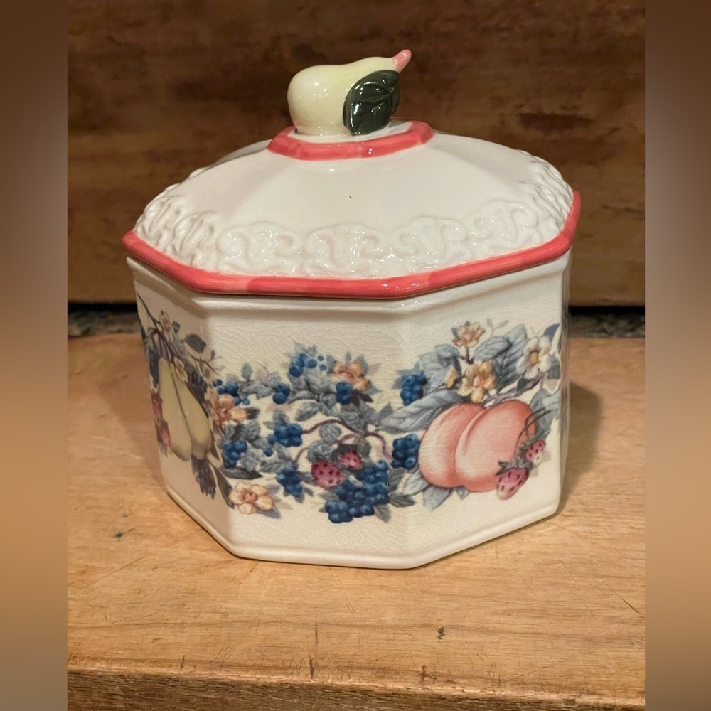 Avon Sweet Country Harvest Covered Jar, Large butter dish or candy dish vintage